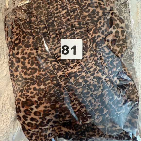 Leopard Print V-Neck Women's Top - Picture 6 of 6